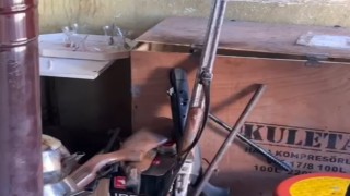 Kütahyada kuru sıkı tabancaları gerçek silaha çeviren şahıs yakalandı