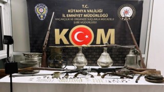 Kütahyada tarihi eser operasyonu: 95 obje ve 176 sikke ele geçirildi