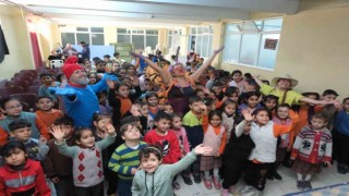 Kuyucak Belediyesi öğrencilerin yüzünü güldürdü