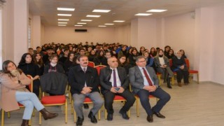 Lise öğrencilerine üniversite hakkında detaylı bilgi verildi