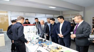 Liseli gençler işin erbapları ile buluştu