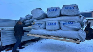 Lojistik depoda muhafaza edilecek çadırların sevkiyatı başladı