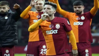 Maç sonu 3lüsü Dries Mertensten