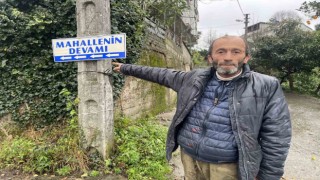 Mahallenin devamını tabelayla gösteriyor