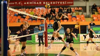 Manisa Büyükşehir'in sultanları yeni yıla galibiyetle başladı: 3-0