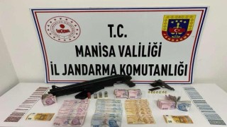 Manisada jandarmadan kumar baskını