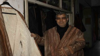 Mardinde kürk ve deri kıyafetlere gençler de ilgi gösteriyor