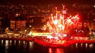 Mersin yeni yılı Sokak Partisi ile karşıladı