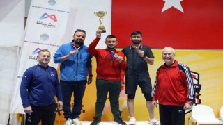 Mersinde 3. Veteranlar Masa Tenisi Turnuvası düzenlendi