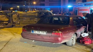 Merzifonda ticari taksi ile otomobil çarpıştı: 3 yaralı