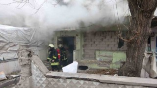 Metruk ikamette çıkan yangın söndürüldü