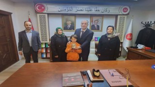 Minik Muhammet kumbarasındaki parasını Filistinli çocuklara bağışladı