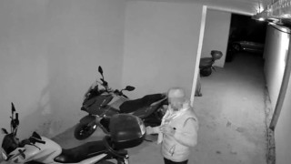 Motosiklet hırsızı son işinde kameralara yakalandı