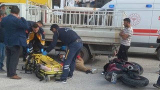 Motosiklet kamyonla çarpıştı: 1 yaralı