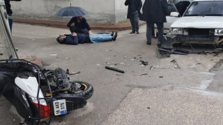Motosiklet otomobil ile çarpıştı: 1 yaralı