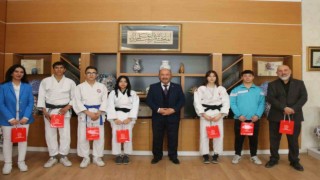 Müdür Başyiğit, paralimpik judo branşında Türkiye derecesi elde eden öğrencileri kabul etti