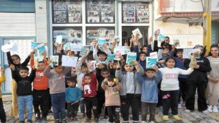 Muhtar amcadan çocuklara karne hediyesi