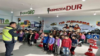 Muşta 48 öğrenciye trafik kuralları eğitimi verildi