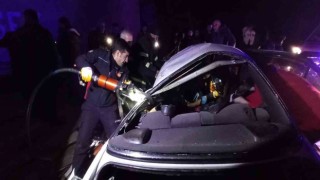 Muşta refüje çarpan otomobil takla attı: 2 yaralı