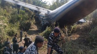 Myanmar askeri uçağı pistten çıktı: 8 yaralı