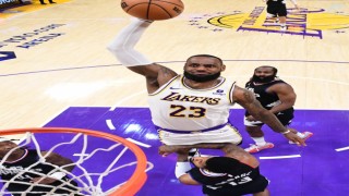 NBAde Los Angeles derbisinde kazanan Lakers