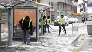 Niğde Belediyesinden kent genelinde karla mücadele çalışması