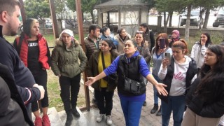 Ödemelerin geciktiği gerekçesiyle fabrika önünde eylem yaptılar