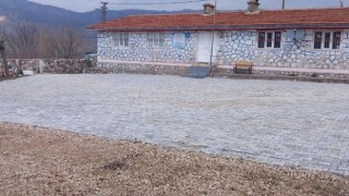 Öğrenciler toz ve çamurdan kurtuldu