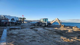 Ören Plajında izinsiz yapılan beton setler yıkıldı