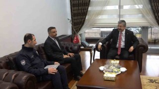 Osmaniyede engelli vatandaşa yardım eden polise validen ödül