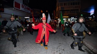 Osmaniye'nin kurtuluşunda mehteranlı hava fişekli fener alayı