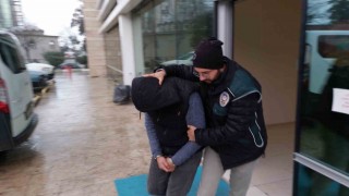 Otobüsteki uyuşturucuyu alırken kapılar üzerine kilitlenip, polise teslim edildi