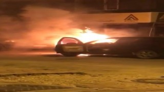 Otomobil alev alev aldı, o hem kaydetti hem de uyarılarda bulundu