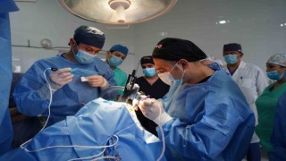 Özbekistanın ilk beyin pili ameliyatına Türk doktorlar imza attı