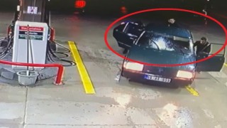 (Özel) Çaldıkları otomobilin yakıtı bitince benzin istasyonunda kıskıvrak yakalandılar