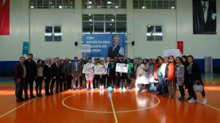 (Özel) Göz bantlı empati...Görme engelliler görenlerle kıran kırana maç yaptı