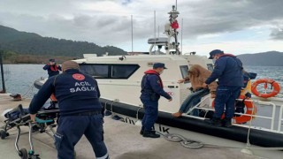 Özel teknede rahatsızlanan vatandaşa Sahil Güvenlikten tıbbi tahliye
