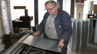 (ÖZEL) Yarım asırdan fazla soba tamirciliği yapıyor