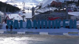 Palandöken Kayak Merkezinde hafta sonu yoğunluğu