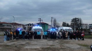 Paramedik öğrencileri, ambulansları inceledi