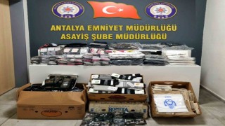 Park halindeki kamyonetlerden hırsızlık yapan şüpheli yakalandı