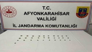 Parkta şüpheli hareketlerde bulunan şahıstan 31 adet sikke ele geçirildi