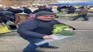 Pazar tezgahını satın aldı, vatandaşlara dağıttı