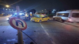 Pendikte ticari taksi ile otomobil çarpıştı: 1 yaralı