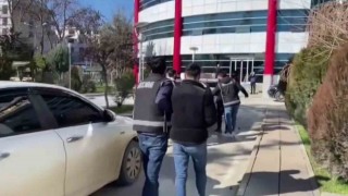 Piyasaya sahte para sürmeye çalışan çete yakalandı