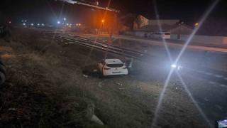 Polisten kaçarken demiryoluna uçtular: Otomobildeki 2 kişiye gözaltı