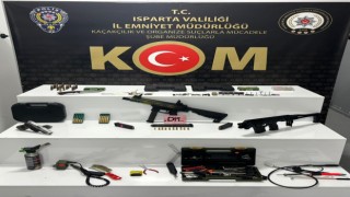 Polisten, şüphelilere kaldıkları otelde operasyon