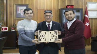 Rektör Çomaklı, Özbek araştırmacıları kabul etti