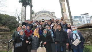 Salihlili kadınlar Manisanın tarihi yerlerini gezdi