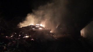 Samanlıkta çıkan yangında bin 200 balya kül öldü